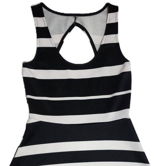 Black & White Stripe Sleeveless Peek-A-Boo Back Fit & Flare Dress XS Excellent - Picture 2 of 4